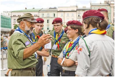 Przewodniczący ZHP hm. Adam Massalski z harcerzami